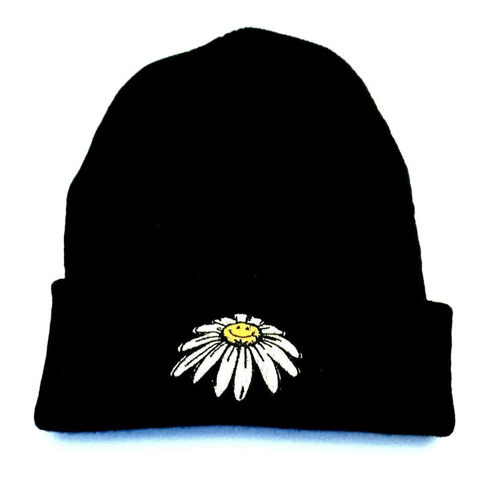 BSR Smileyx by Samii Ryan Black Daisy Beanie NWOT